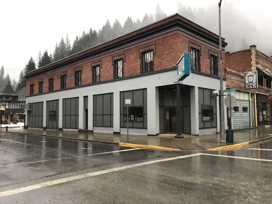 Silver Corner Bar by null