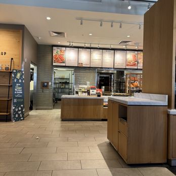 Panera Bread - View of the counter area, nice and tidy - Salad Near Me - Washington Township, Ohio