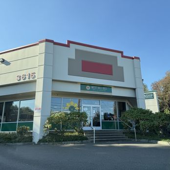 West Hill Deli - Parking is easy. It's next to a veterinarian office. - New American Near Me - Auburn, Washington West Hill Deli - Parking is easy. It's next to a veterinarian office. - New American Near Me - Auburn, Washington