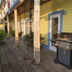 Seine Boat Inn - Back deck with barbecue