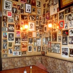 Peter's Operncafe - The walls are filled with pictures autographed by famous opera singers
