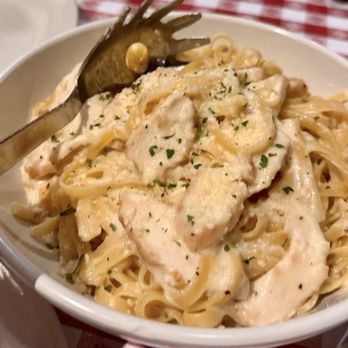 Buca di Beppo Italian Restaurant - FETTUCCINE ALFREDO w/ Chicken - Italian Near Me - San Diego, California Buca di Beppo Italian Restaurant - FETTUCCINE ALFREDO w/ Chicken - Italian Near Me - San Diego, California