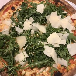 La Vecchia Fattoria - Rucola e grana pizza (arugula and parmesan with a tomato based sauce)