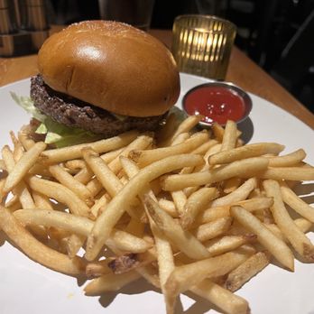Caroline - Burger - Bakeries Near Me - Austin, Texas