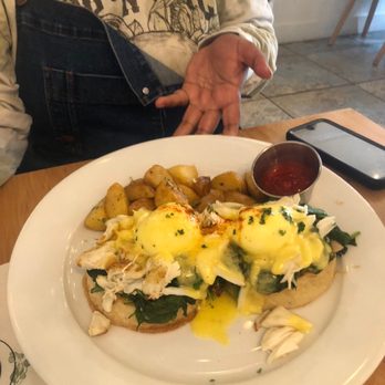 Bloom - Crab Benedict- my cousin didn't really like, she said the spinach had no seasoning, very fishy crab. - American Near Me - Santa Clara, California