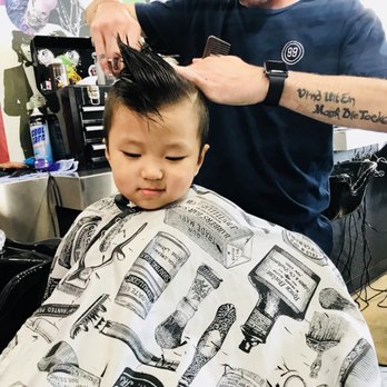 Floyd's 99 Barbershop - Barbers Near Me - Austin, Texas