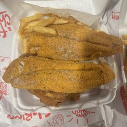 JJ Fish & chicken - Catfish and chicken wings, with fries