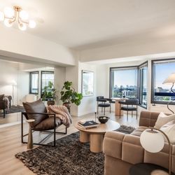 HouseUp Staging