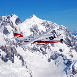 Air Safaris - The Grand Traverse - up close to Mt Cook and glaciers