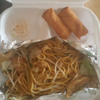 Jasmine Rice - Lunch Special Chow Mein with chicken included soup, appetizer and salad - Asian Fusion Near Me - Henderson, Nevada