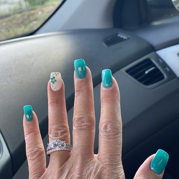 Vivid Nail Lounge - I love the way my nails came out. Such a pretty spring color and this is gel polish. - Nail Salons Near Me - lakemary, Florida