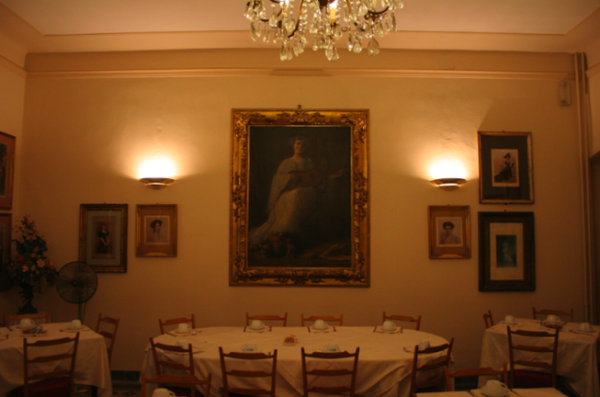 Royal Victoria Hotel by null