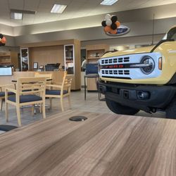 Noller Ford of Lawrence