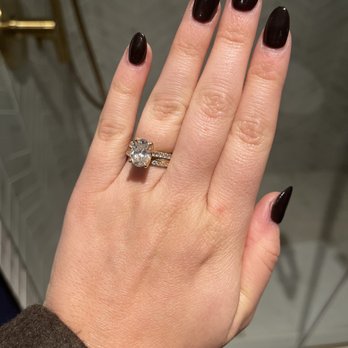 Gloss Nail Salon - Nail Salons Near Me - Nichols Hills, Oklahoma
