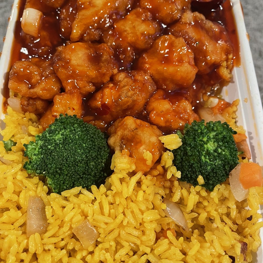 D13. General Tso's Chicken Combination Platter
