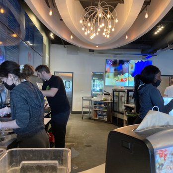 Raw Jūce - PGA - people preparing food in a restaurant - Juice Bars & Smoothies Near Me - Palm Beach Gardens, Florida