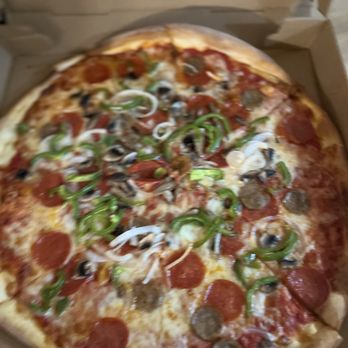 Gianna's Pizza Center - Supreme Pizza 18" - Pizza Near Me - Plantation, Florida Gianna's Pizza Center - Supreme Pizza 18" - Pizza Near Me - Plantation, Florida