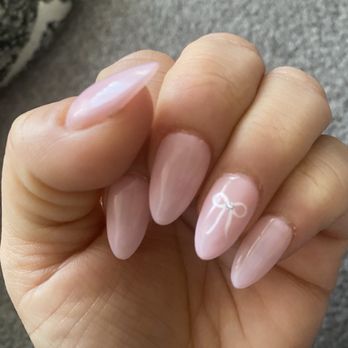 QQ Nails And Spa - I love the cute bow she drew free hand. - Nail Salons Near Me - Los Angeles, California