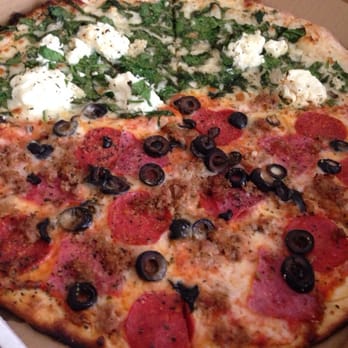 J. Dolan's - This is the real thing in comes of the best pizza in the island :) i ordered half giamoco & spinach & garlic - Pizza Near Me - Honolulu, Hawaii