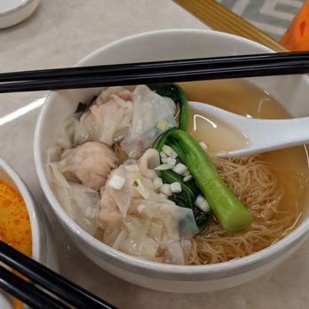 銀刃貴賓室 - Wonton Noodles - Airport Lounges Near Me - Hong Kong, HK
