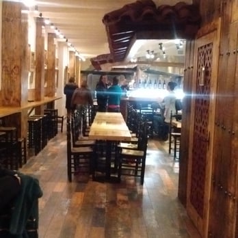 La Bodega Flamenca - Sala de la entrada - Mediterranean Near Me - Barcelona, B