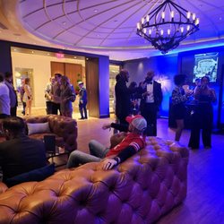 Lux Lounge