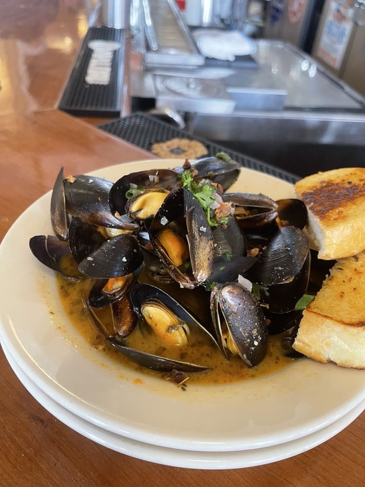 Food from Metals Sports Bar & Grill