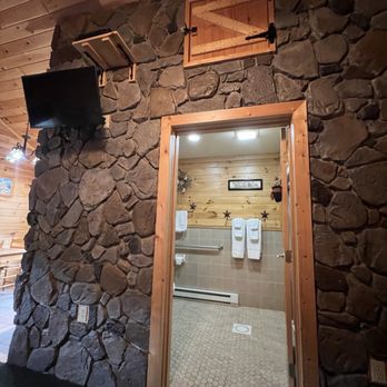 7 C's Lodging - TV - Hotels Near Me - Buchanan, Michigan