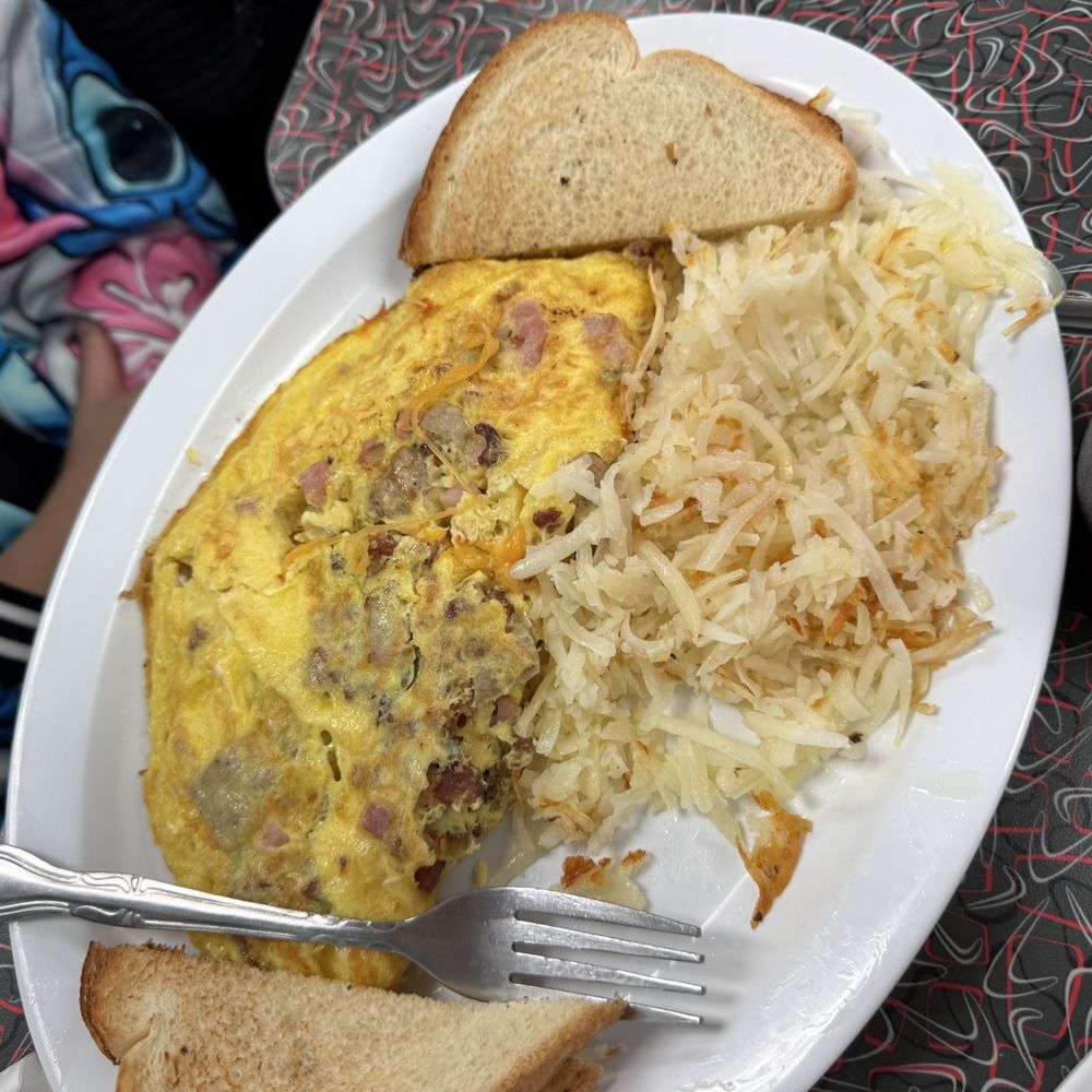 The Lampost - Western omelette, white toast - Breakfast & Brunch Near Me - Akron, Ohio The Lampost - Western omelette, white toast - Breakfast & Brunch Near Me - Akron, Ohio