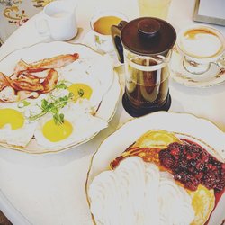 Mama Bear - Brunch at Mama Bear