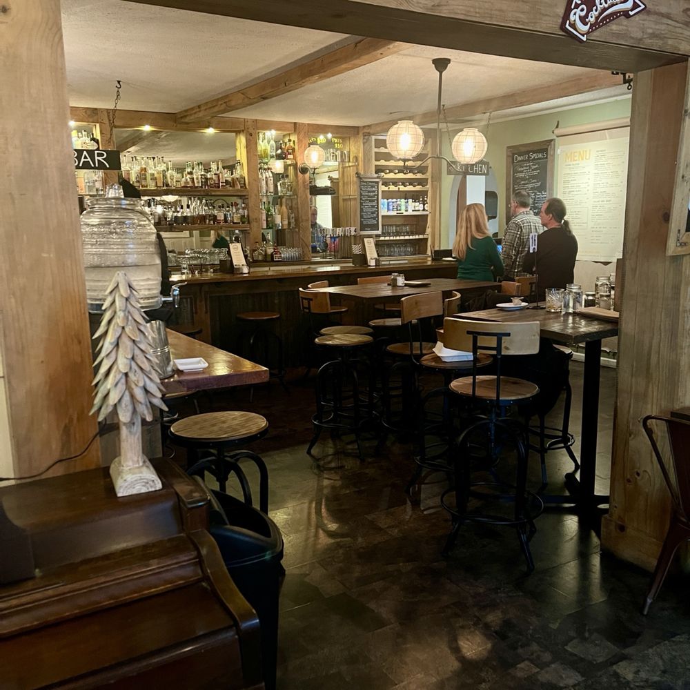 Charlotte's Tavern - Bar area - New American Near Me - Groveland, California