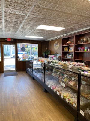 Muth's Candies by null