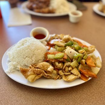 Donut Bistro - Kung Pao Chicken - Donuts Near Me - Reno, Nevada Donut Bistro - Kung Pao Chicken - Donuts Near Me - Reno, Nevada