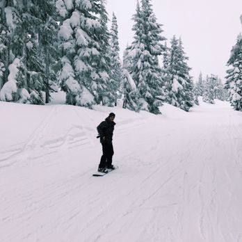 Timberline Ski Resort - Flat area on beginner run - Ski Resorts Near Me - Timberline Lodge, Oregon Timberline Ski Resort - Flat area on beginner run - Ski Resorts Near Me - Timberline Lodge, Oregon