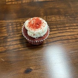 Sammy's American Grill - Red velvet cupcake