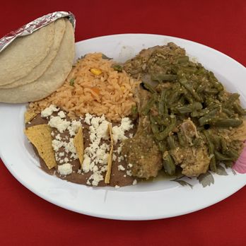Machetes El Buen Comer Veracruzano - Costillas en salsa verde - Food Trucks Near Me - Austin, Texas Machetes El Buen Comer Veracruzano - Costillas en salsa verde - Food Trucks Near Me - Austin, Texas