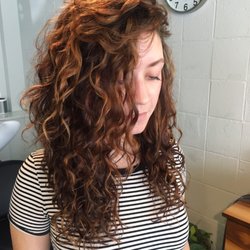 Path Salon - Curly cut Taylor G