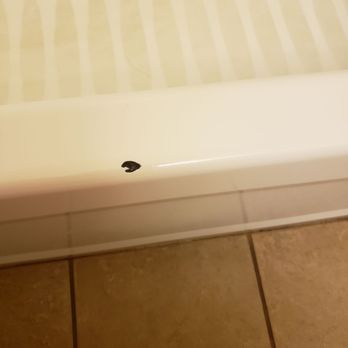 Holiday Inn Bozeman - Chipped tub - Hotels Near Me - Bozeman, Montana