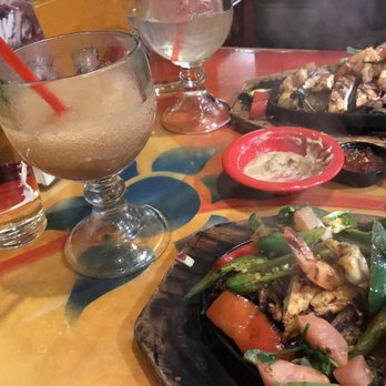 Salsa & Beer - Tamarindo margarita and Zacatecas Fajitas. - Mexican Near Me - Van Nuys, California Salsa & Beer - Tamarindo margarita and Zacatecas Fajitas. - Mexican Near Me - Van Nuys, California