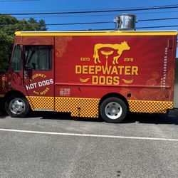 Deepwater Dogs - The Deepwater Dogs Food truck
