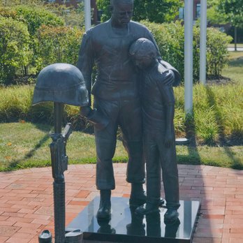 Gallery Park - War memorial - Parks Near Me - Glenview, Illinois