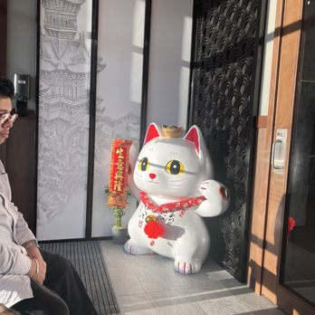 Umami Way - Lucky cat - Asian Fusion Near Me - Braselton, Georgia