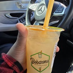 White Peach-lychee tea, with aloe vera. 50% sweetness level. Medium size. White Peach-lychee tea, with aloe vera. 50% sweetness level. Medium size.