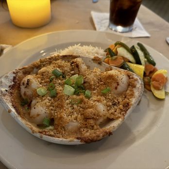 The Common Man Restaurant - Baked scallops with basmati rice and mixed vegetables - American Near Me - Lincoln, New Hampshire The Common Man Restaurant - Baked scallops with basmati rice and mixed vegetables - American Near Me - Lincoln, New Hampshire