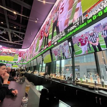 DraftKings at Wrigley Field - Bar area - Pubs Near Me - Chicago, Illinois