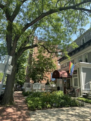 Irving House at Harvard by null