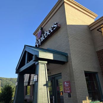 Applebee's Grill + Bar - The beautifully designed exterior of their building. - American Near Me - Roanoke, Virginia