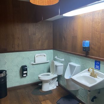 La Corriente La Jolla - Bathroom - there is an odd baby changing table Behind this photo - Seafood Near Me - San Diego, California