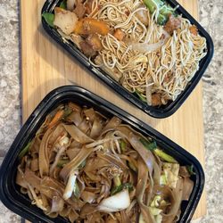 Go! Sy Thai - Egg noodles w fried tofu and veggies on top and drunken noodles below.