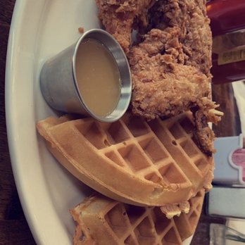 Breakfast House - Fried Chicken and Waffles - Breakfast & Brunch Near Me - Chicago, Illinois